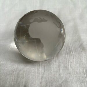 Beautiful Oleg Cassini Crystal Art Glass Paperweight Earth World Globe Crystal
